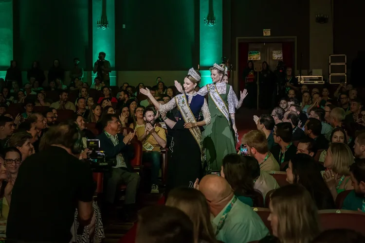 Oktoberfest, de Blumenau: Ao longo dos 19 dias, são comercializados cerca de 600 mil unidades de pratos típicos da gastronomia alemã (Oktoberfest Summit/Divulgação)